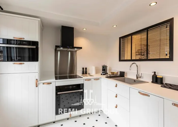 La Petite Source Centre 2 Guests شقة *