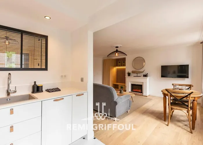 شقة La Petite Source Centre 2 Guests *