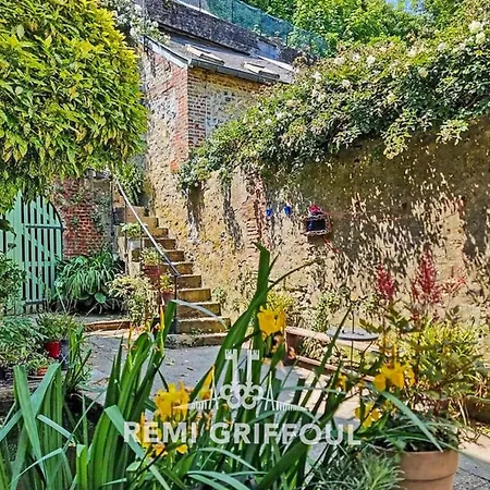 La Petite Source Modern In The Heart Of דירה הונפלר